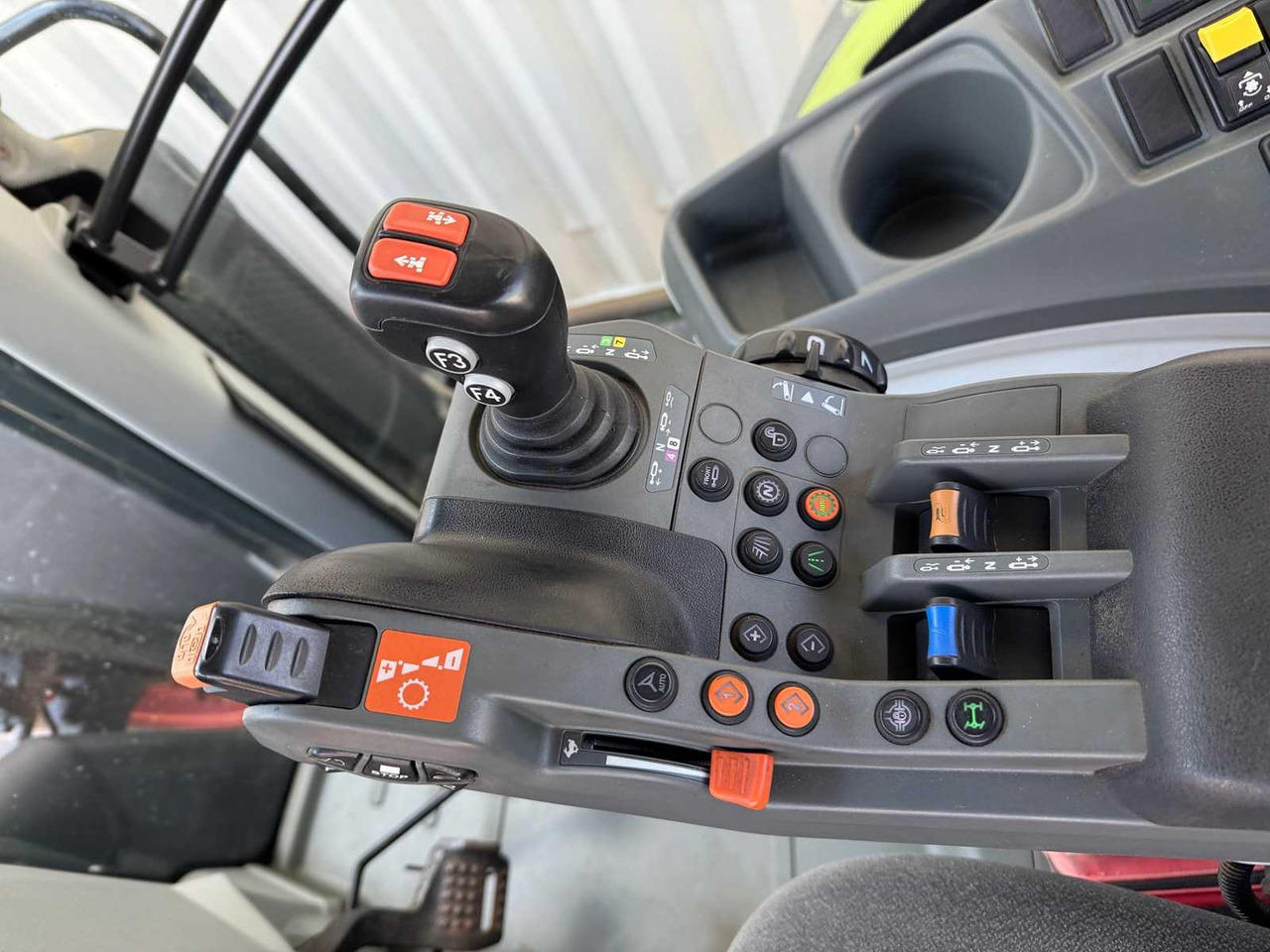 Farm tractor Claas Arion 650