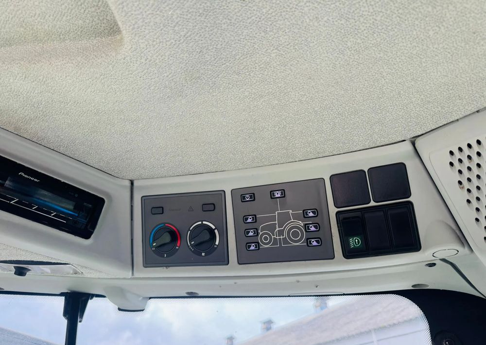 Farm tractor Claas Arion 650