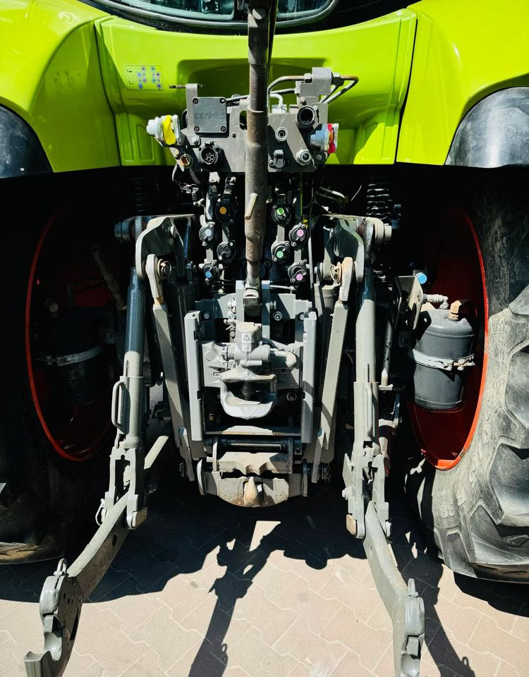 Farm tractor Claas Arion 650