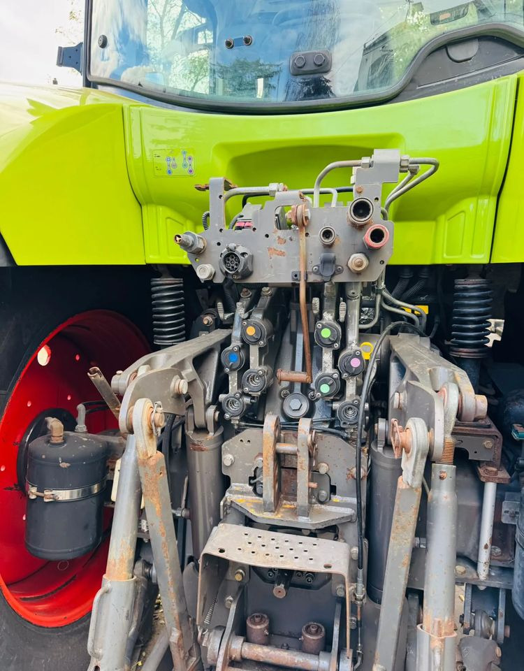 Farm tractor Claas Arion 650