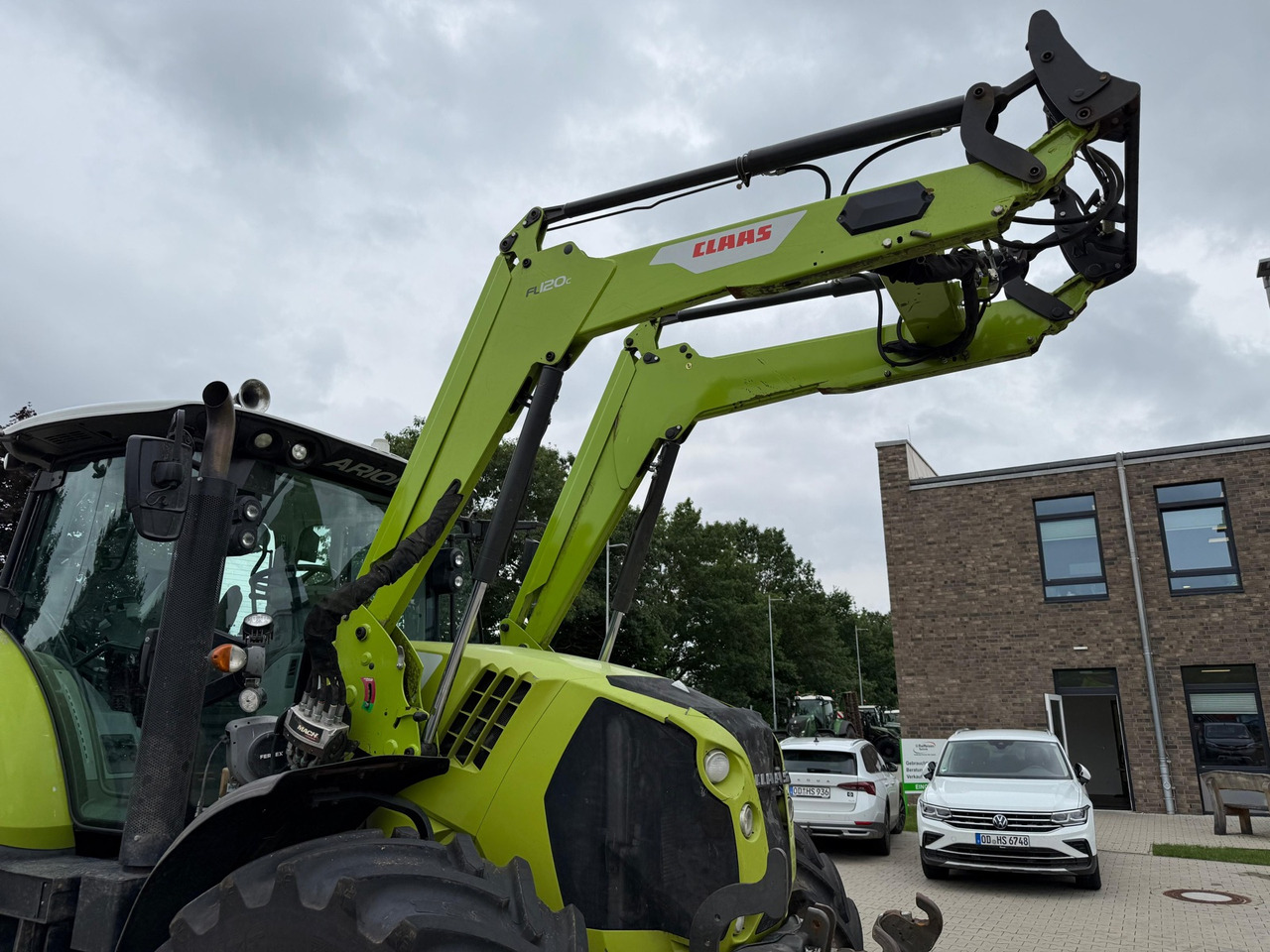 Farm tractor Claas Arion 650 C-Matic