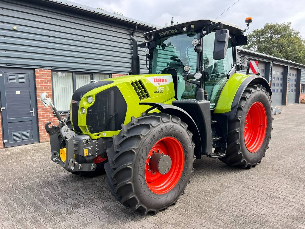 Farm tractor Claas Arion 660