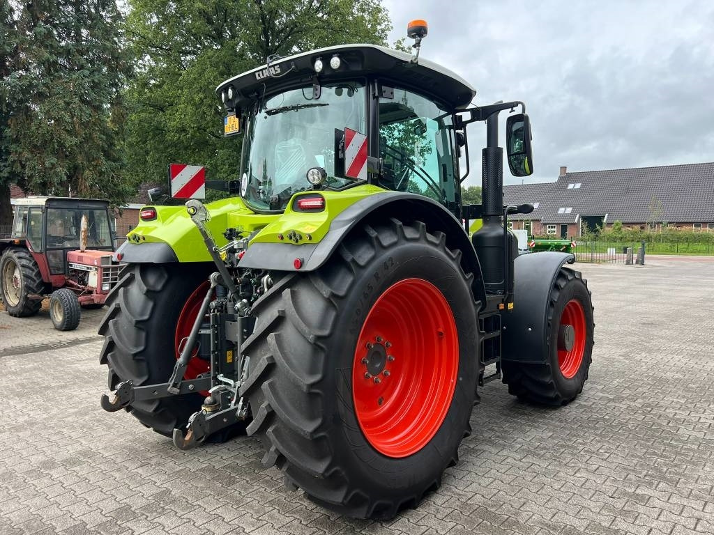 Farm tractor Claas Arion 660