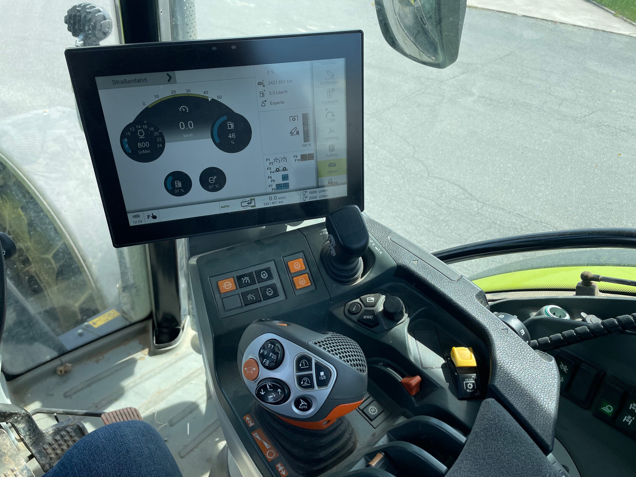 Farm tractor Claas Arion 660 C-matic