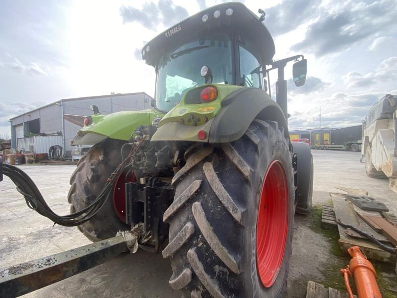 Farm tractor Claas Axion 800