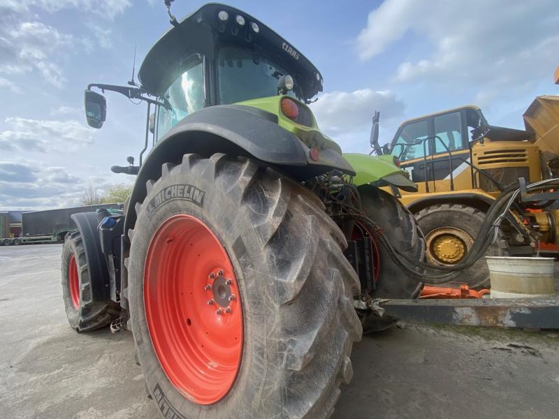 Farm tractor Claas Axion 800