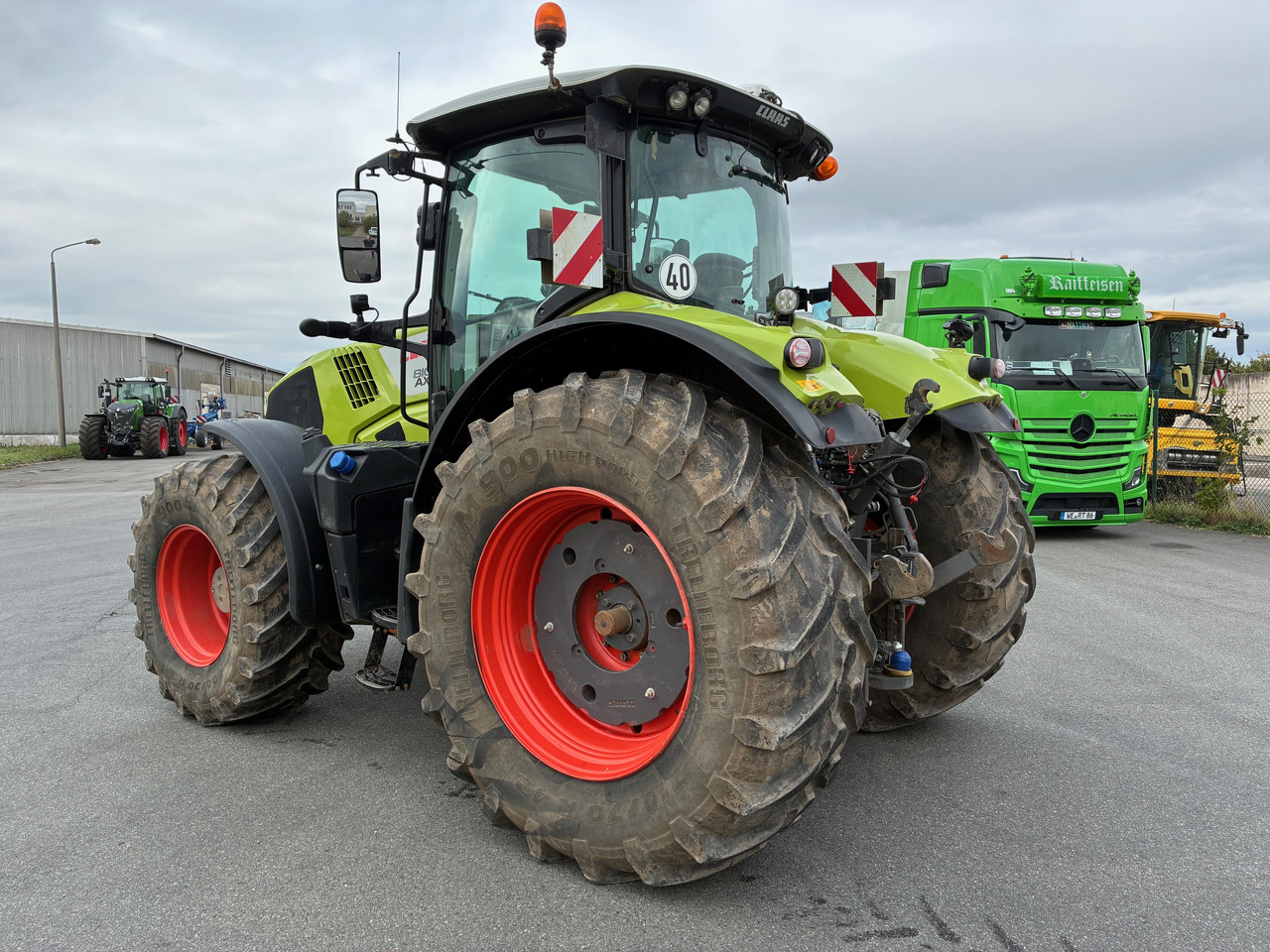 Farm tractor Claas Axion 810