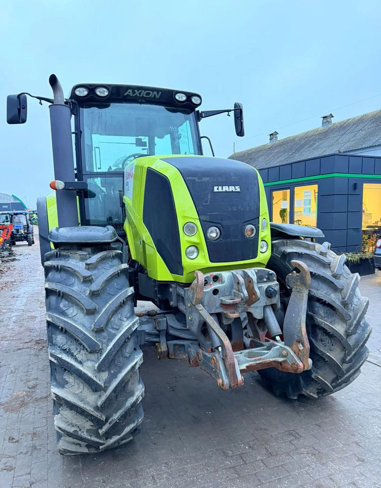 Farm tractor Claas Axion 810