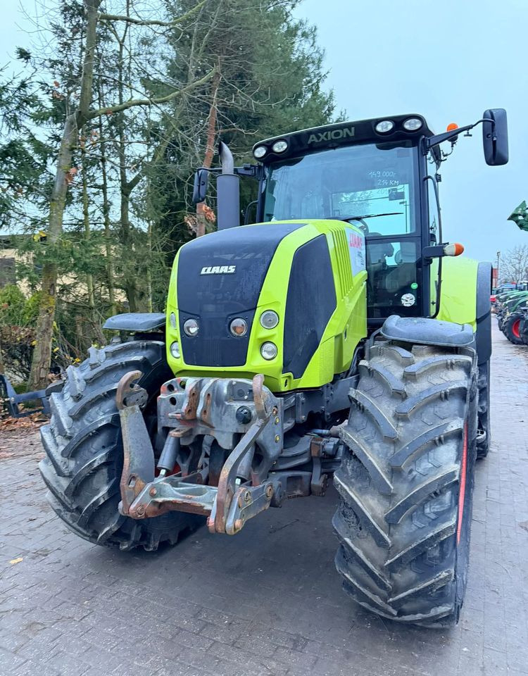 Farm tractor Claas Axion 810