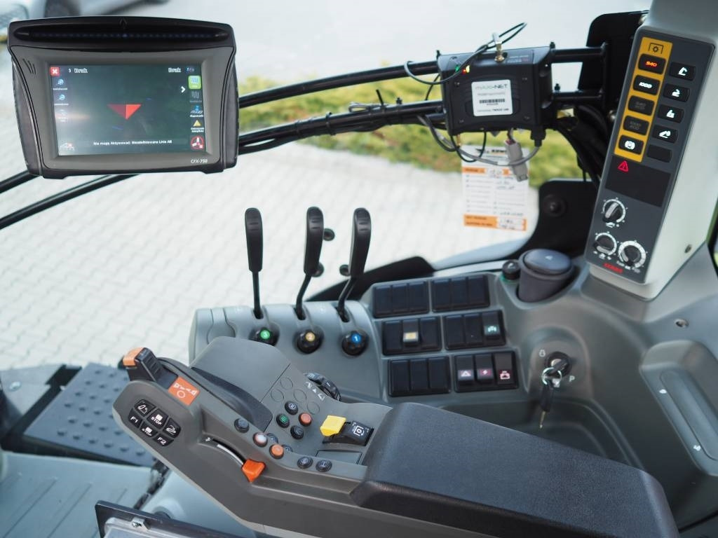 Farm tractor Claas Axion 810 CIS, GPS - RTK