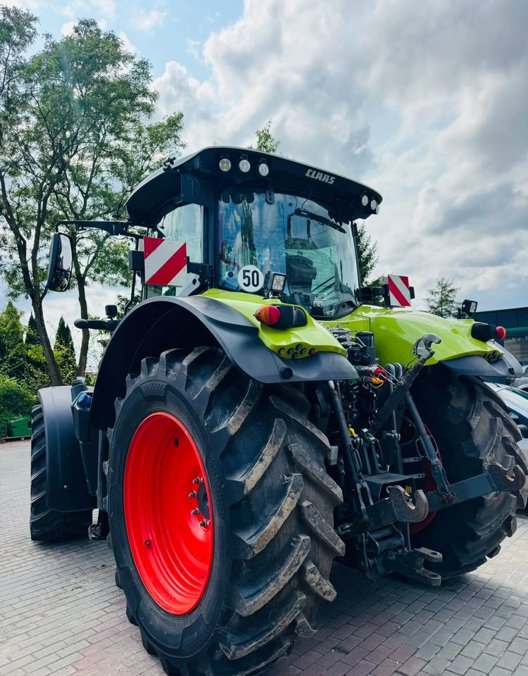 Farm tractor Claas Axion 810 CMATIC