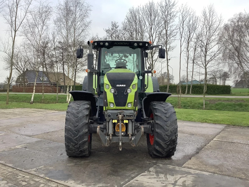 Farm tractor Claas Axion 810 Cebis