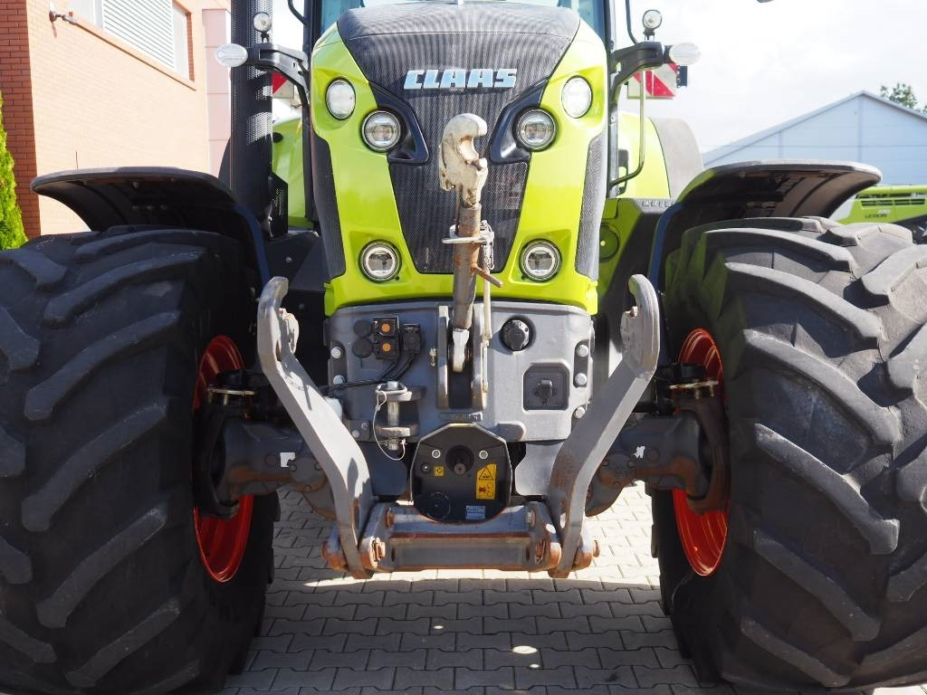 Farm tractor Claas Axion 810 Cmatic