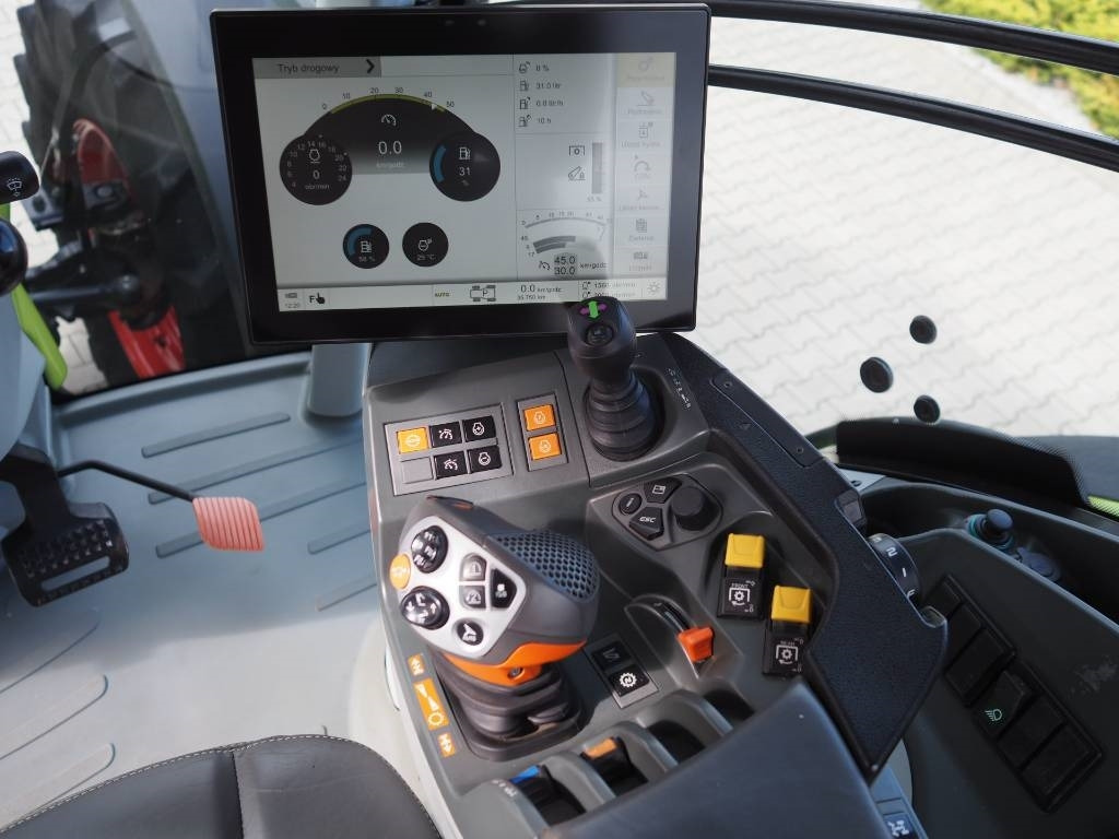 Farm tractor Claas Axion 810 Cmatic