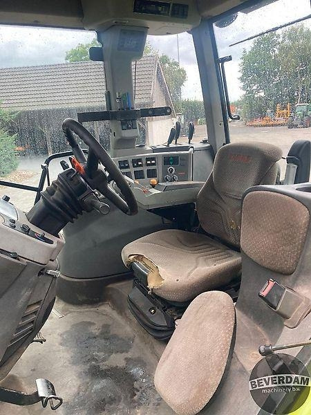 Farm tractor Claas Axion 820