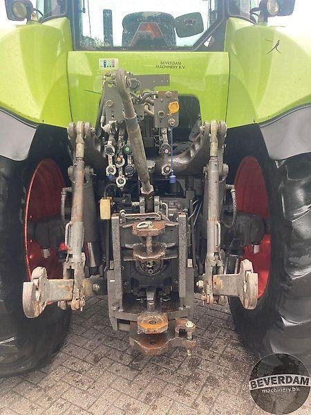 Farm tractor Claas Axion 820