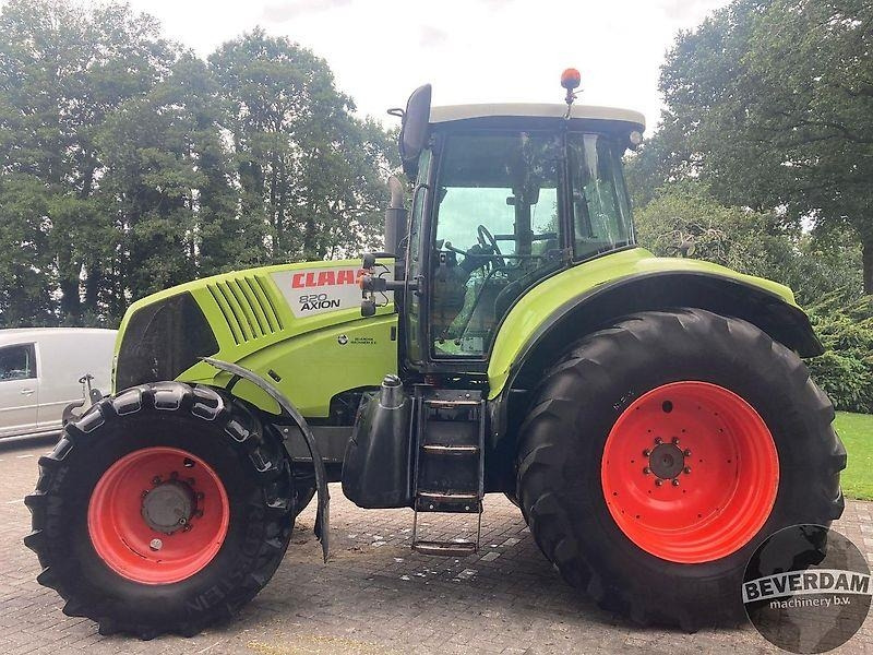 Farm tractor Claas Axion 820