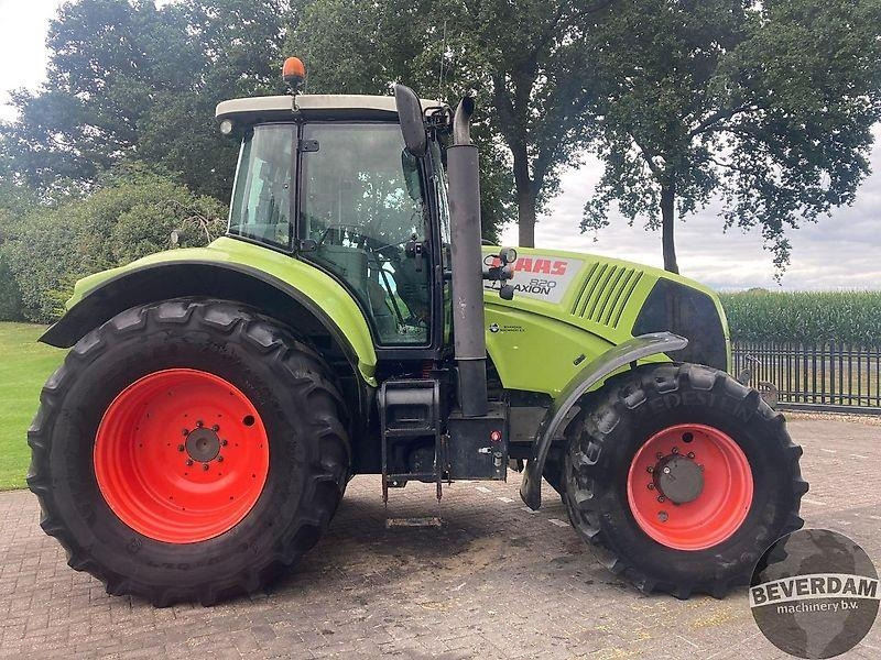 Farm tractor Claas Axion 820