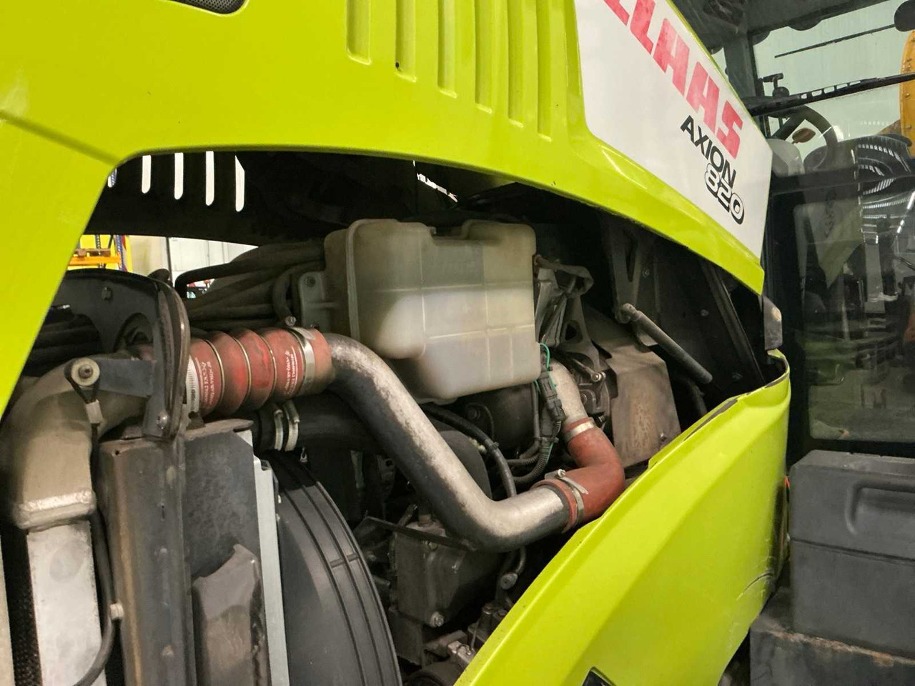 Farm tractor Claas Axion 820