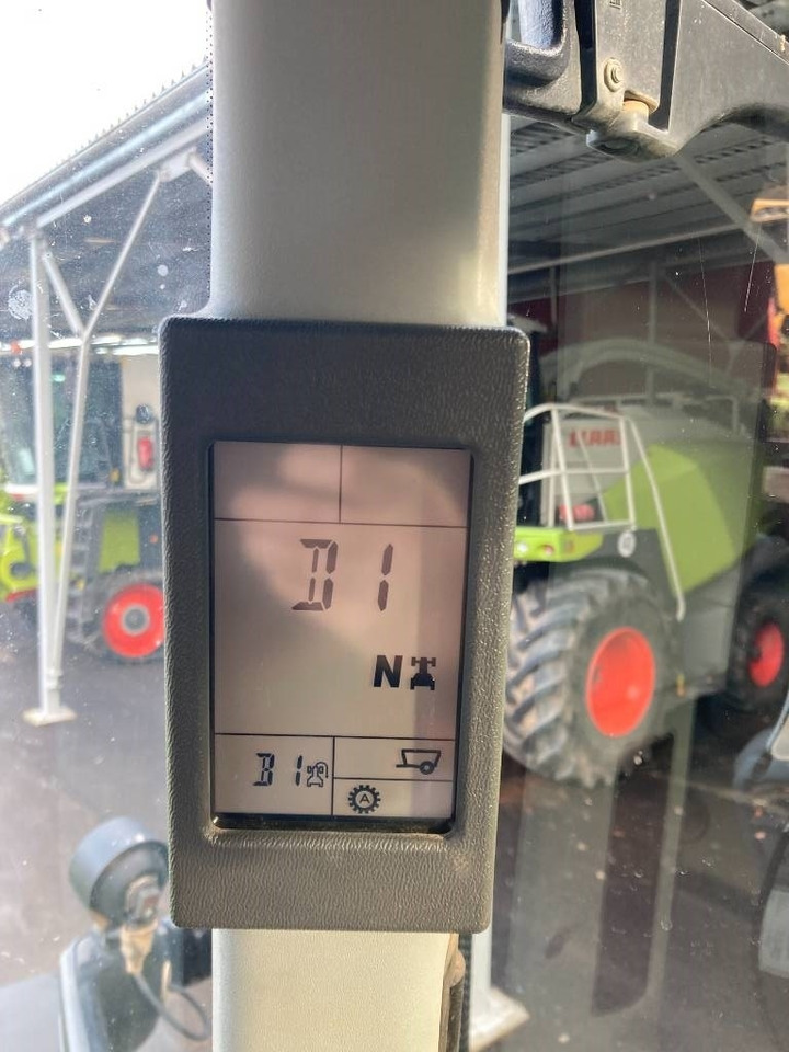 Farm tractor Claas Axion 830 CIS