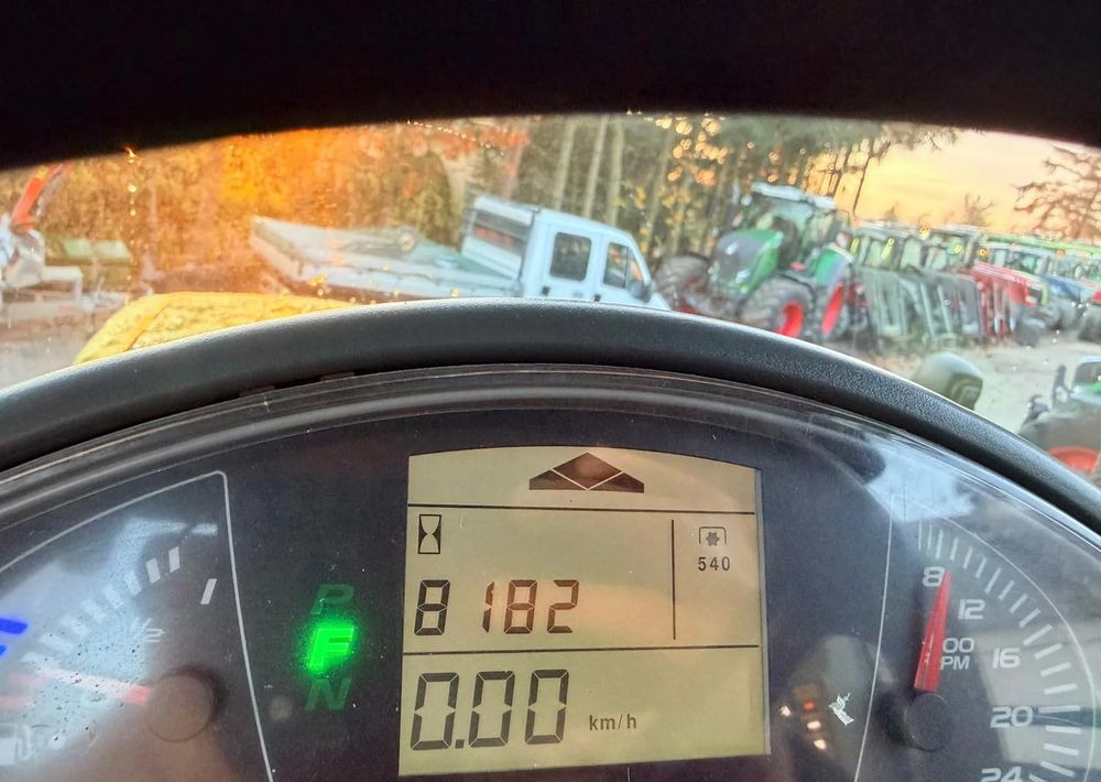 Farm tractor Claas Axion 830 CMATIC CEBIS