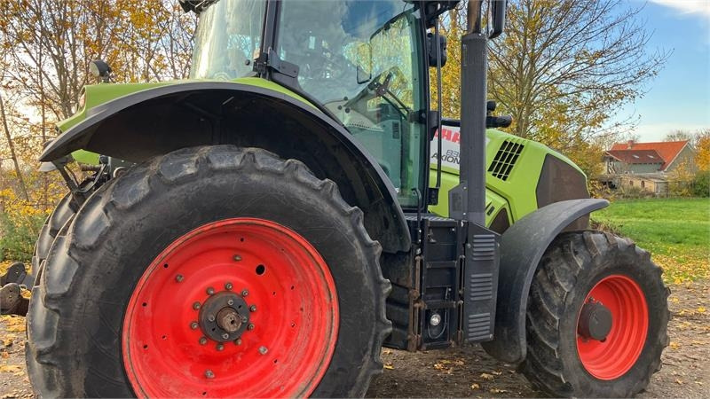 Farm tractor Claas Axion 830 Cebis