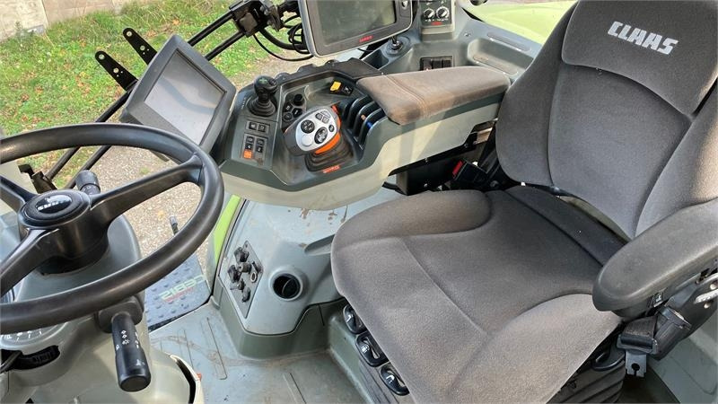 Farm tractor Claas Axion 830 Cebis