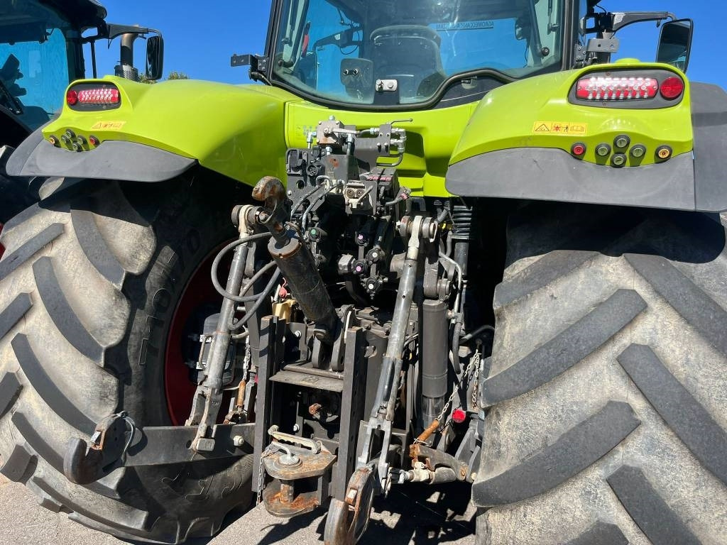 Farm tractor Claas Axion 830 Cmatic