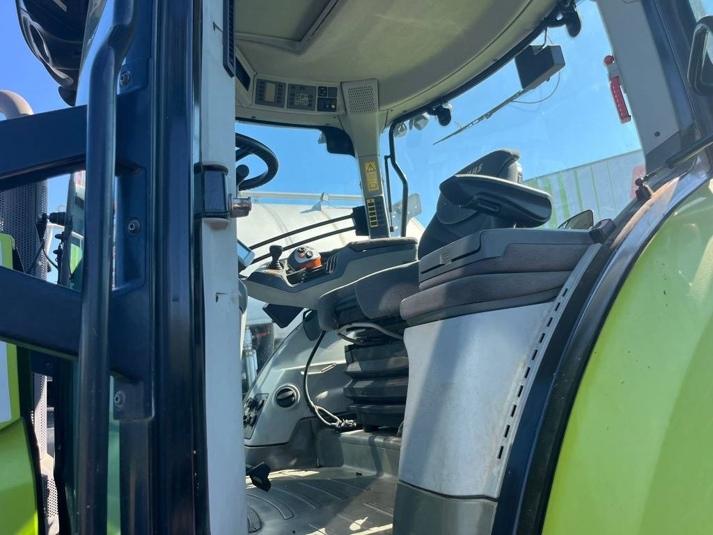 Farm tractor Claas Axion 830 Cmatic