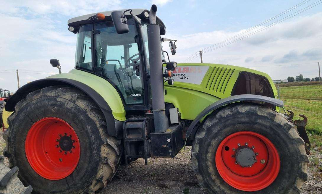 Farm tractor Claas Axion 840
