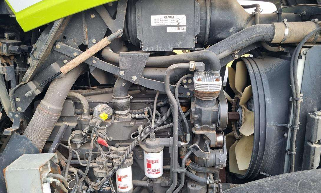 Farm tractor Claas Axion 840