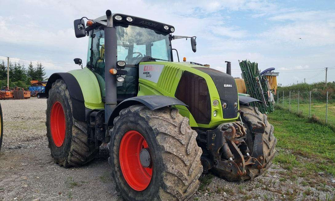 Farm tractor Claas Axion 840