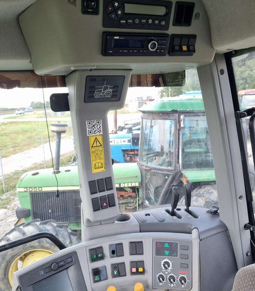 Farm tractor Claas Axion 840