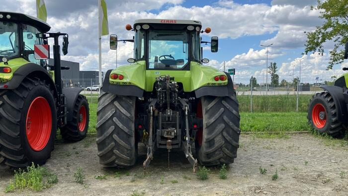 Farm tractor Claas Axion 840