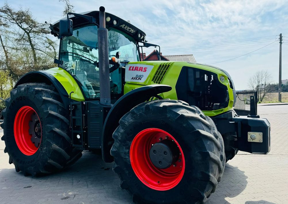 Farm tractor Claas Axion 840