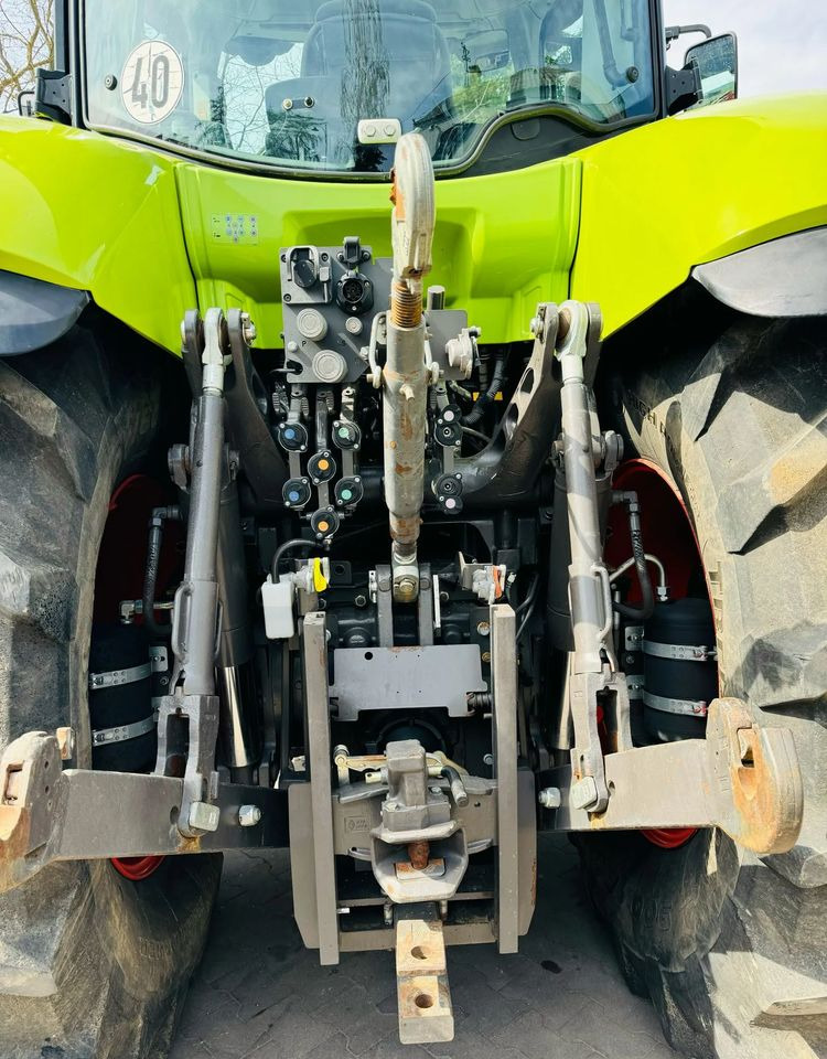 Farm tractor Claas Axion 840