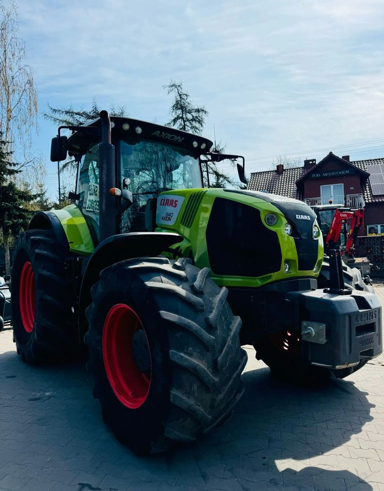 Farm tractor Claas Axion 840