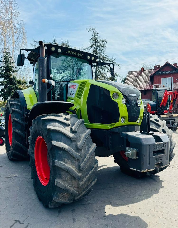 Farm tractor Claas Axion 840