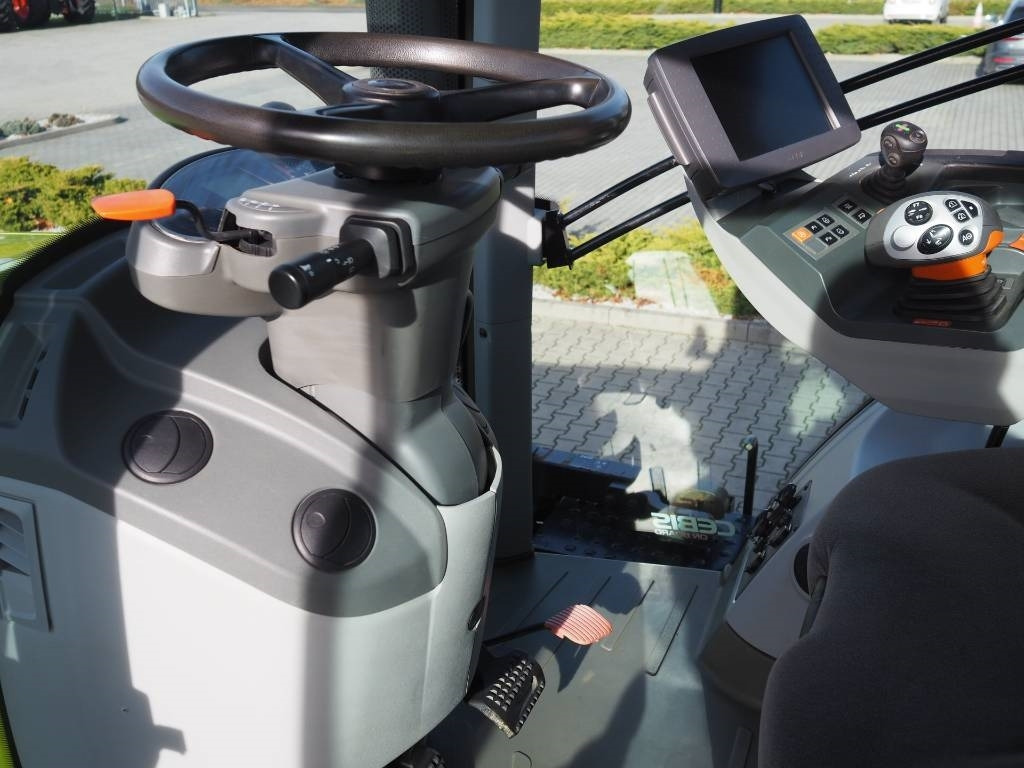 Farm tractor Claas Axion 840 CEBIS