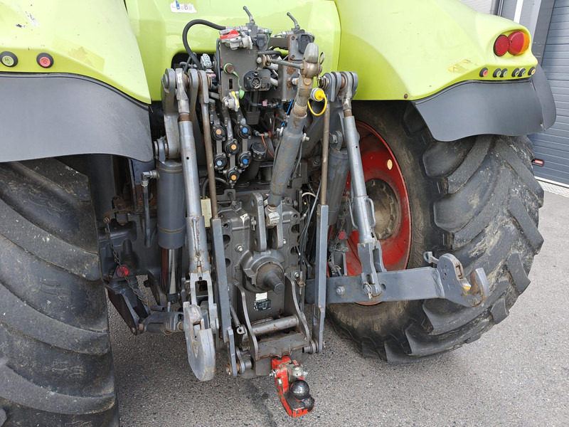 Farm tractor Claas Axion 840 Cmatic