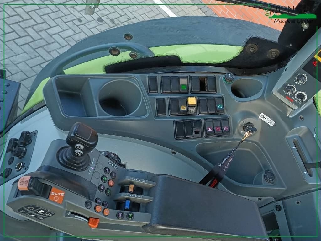 Farm tractor Claas Axion 850