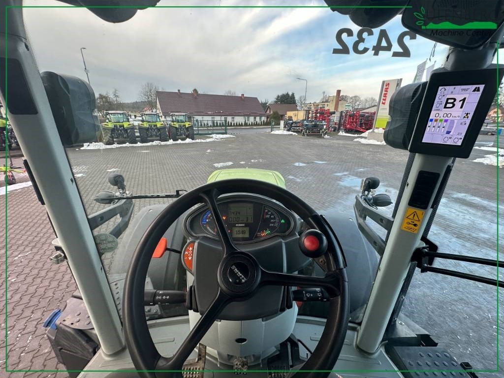 Farm tractor Claas Axion 850