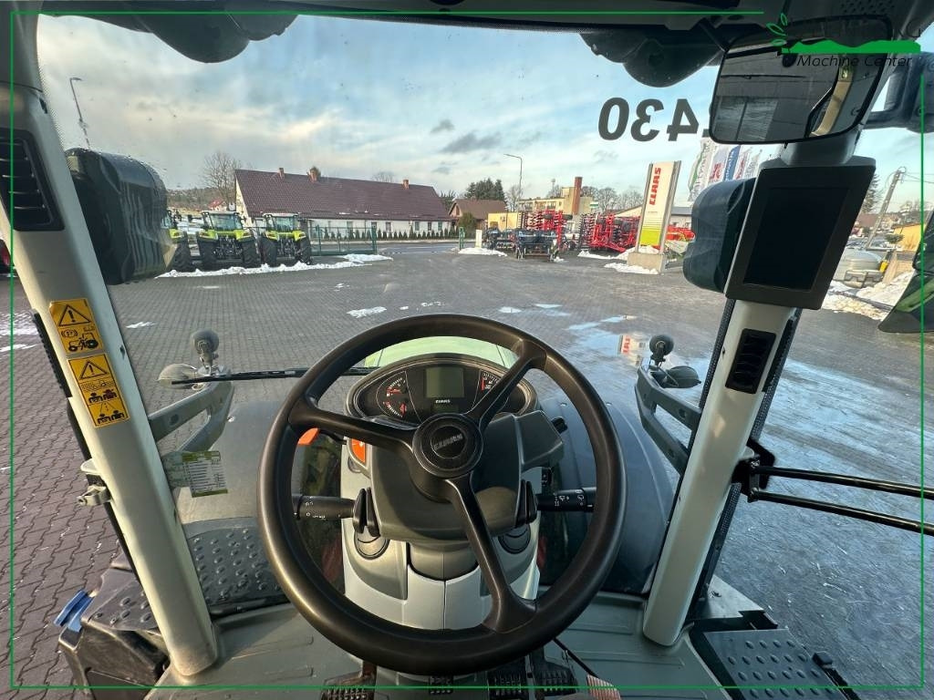 Farm tractor Claas Axion 850