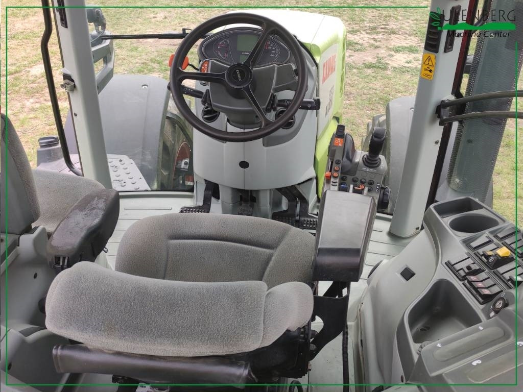 Farm tractor Claas Axion 850