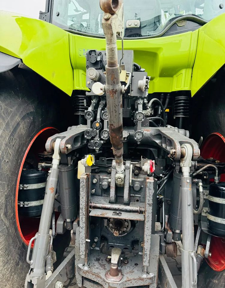 Farm tractor Claas Axion 850