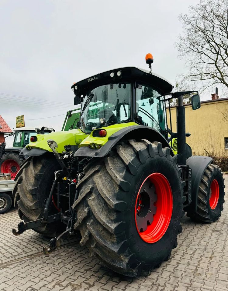 Farm tractor Claas Axion 850