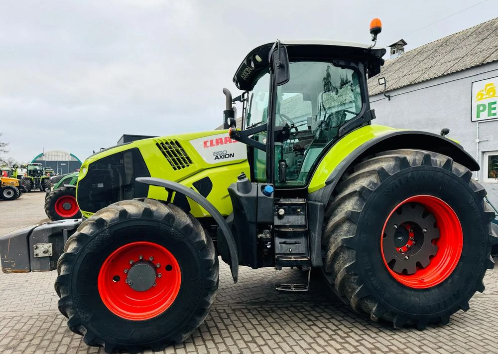 Farm tractor Claas Axion 850