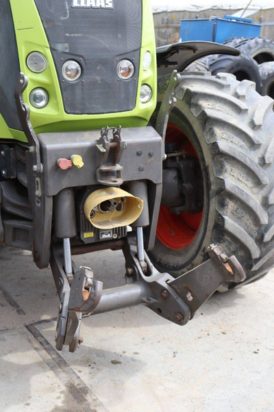 Farm tractor Claas Axion 850