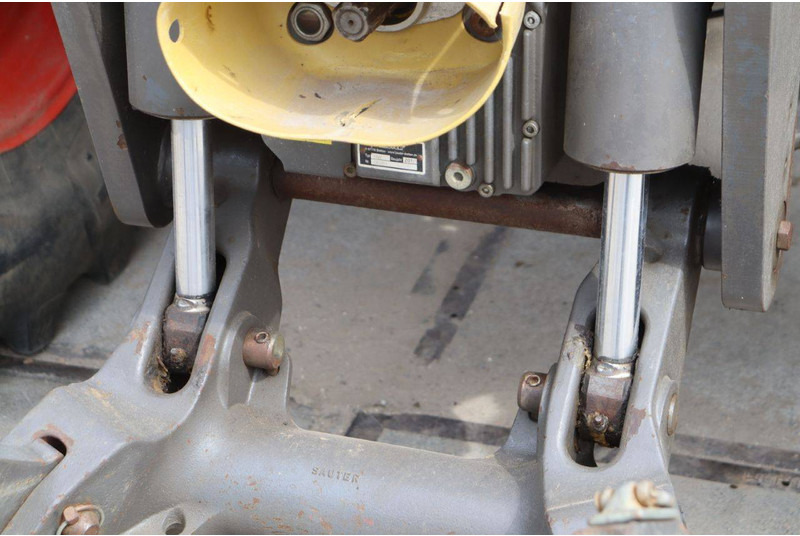 Farm tractor Claas Axion 850