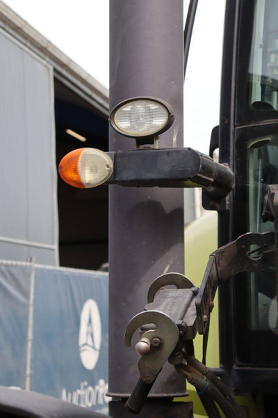 Farm tractor Claas Axion 850